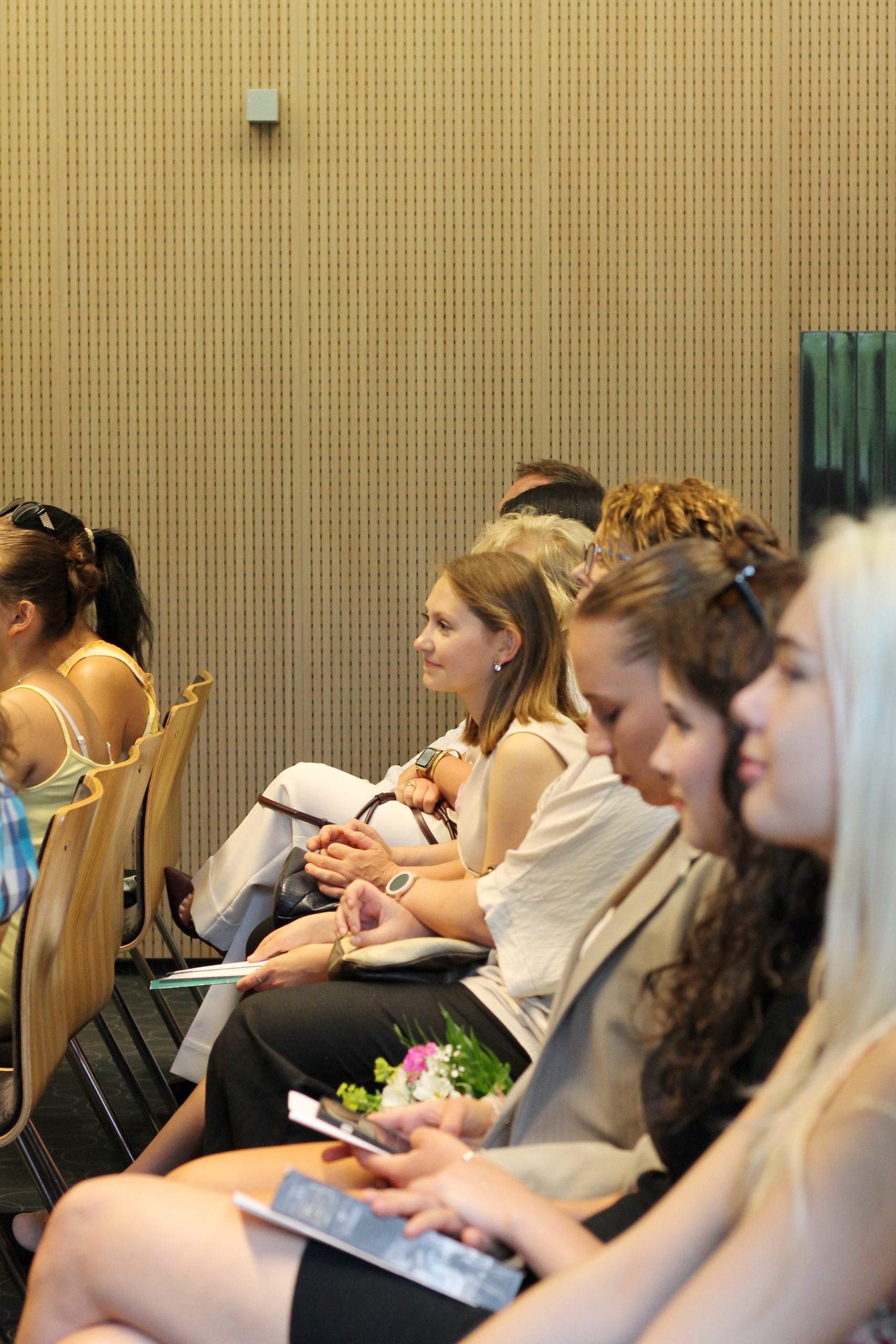 452689C0-5536-4D65-8E10-624805B0EC26